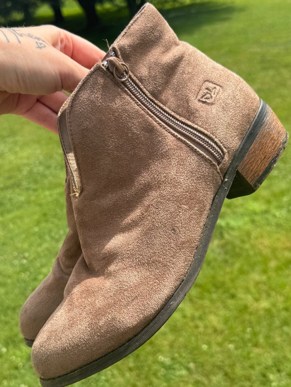 Taupe Suede Booties Sz 10 Boho Coastal Cowgirl Chic 3910